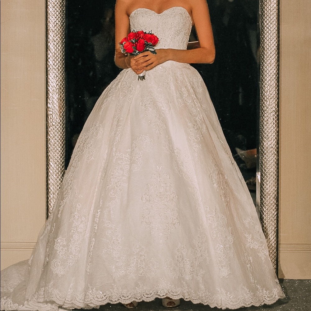 Oleg Cassini Wedding Ball Gown with Lace Appliques. Size 10.